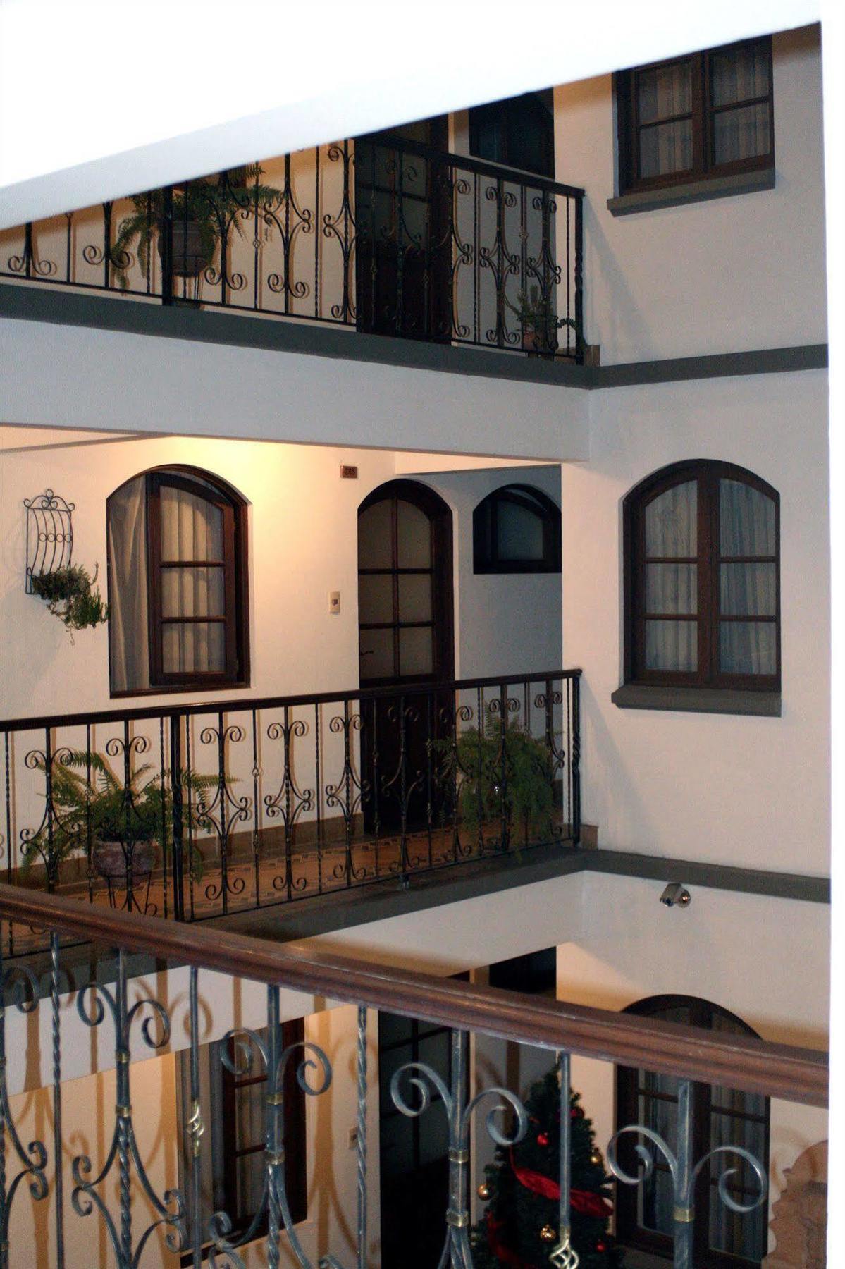 Hostal Patrimonio - Sucre Exterior photo